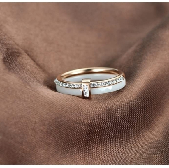 Luxury Ceramic Ring with Zirconia - Picture 1 of 8